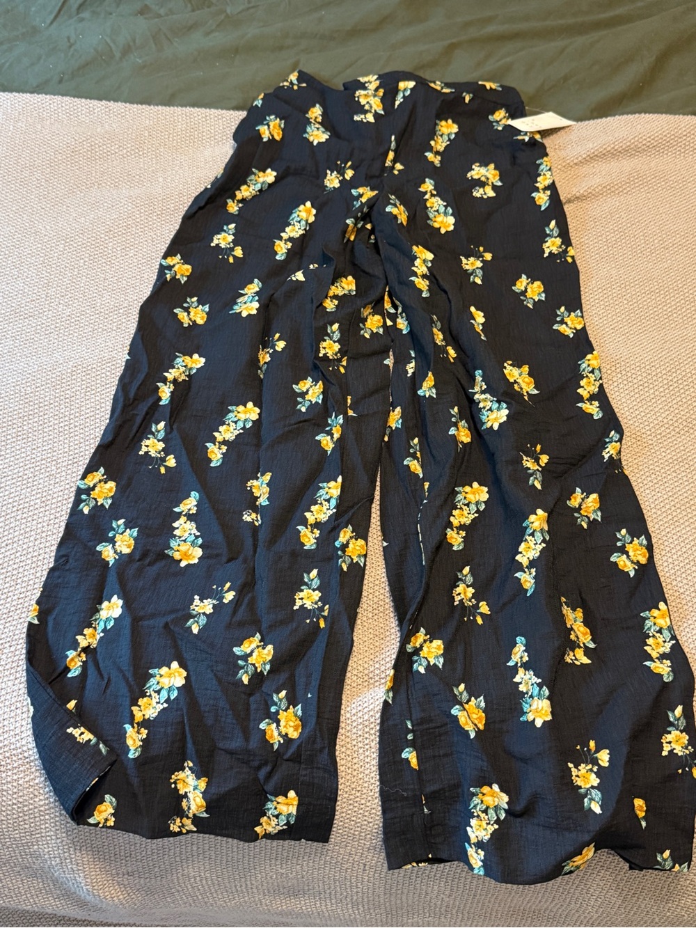 Target A New Day Black Wide Leg Floral Pants with Yellow Blossoms Size Small NWT